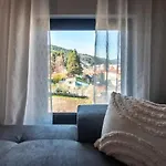 мансарда с фантастични гледки и две спални Apartman *